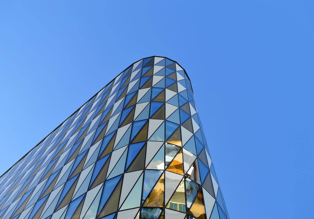 真相扑朔迷离：YSL蜜桃色WWW